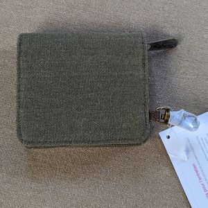 NWT Canvas Clip n' Zip Wallet | Vintage Olive | Thirty-one